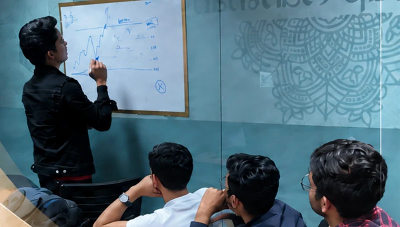 Students observing a live demonstration of price action on a whiteboard